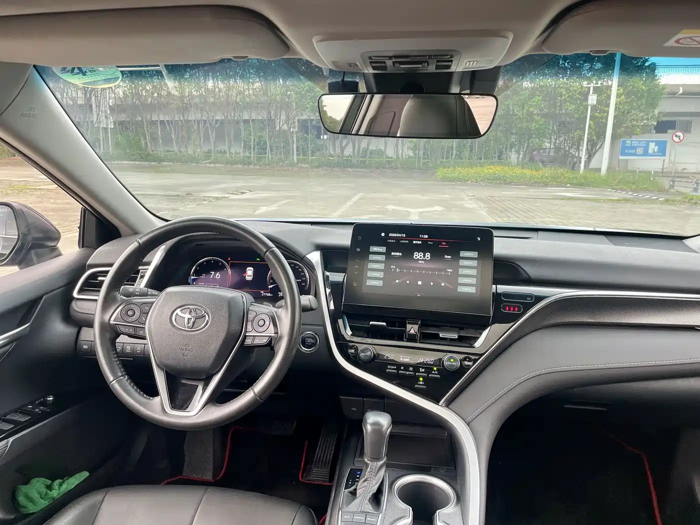 Photo 14 - Toyota Camry