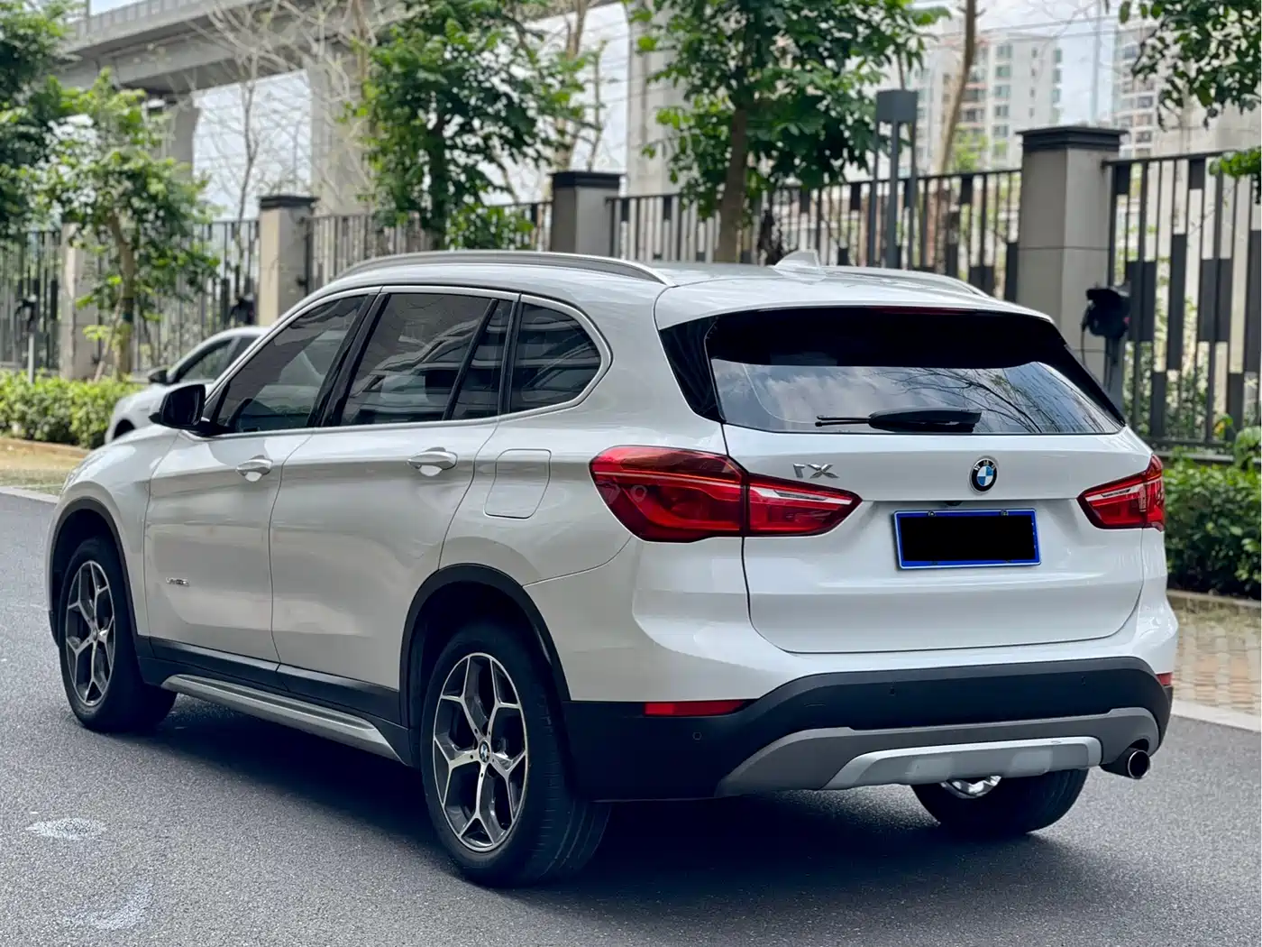 BMW X1 2018 sDrive18Li Premium Model фото 7