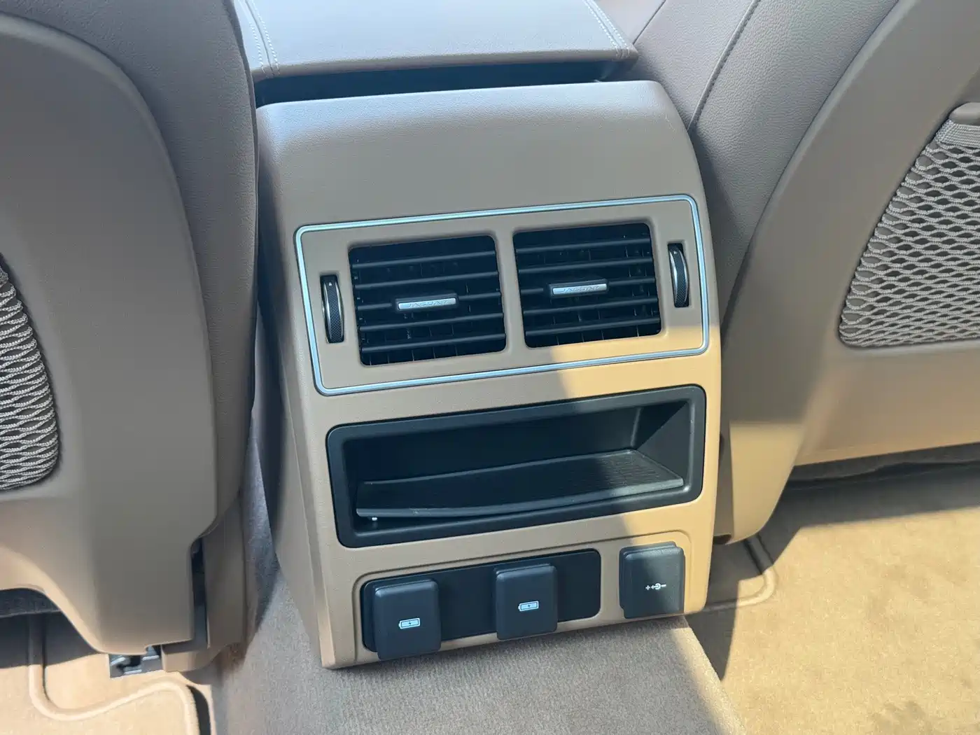 Jaguar XFL 2025 2025 2.0T P250 FWD Luxury Edition