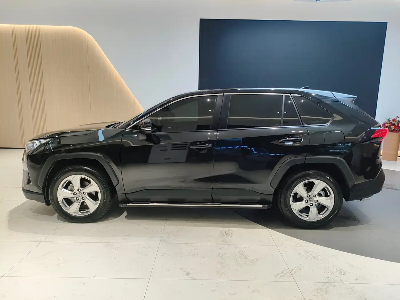 Toyota RAV4 Rongfang 2021 2.0L CVT 2WD Trend фото 4