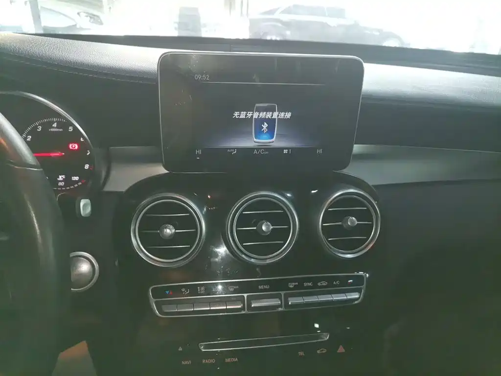 Mercedes-Benz GLC 2018 Facelift GLC 260 4MATIC Dynamic фото 13