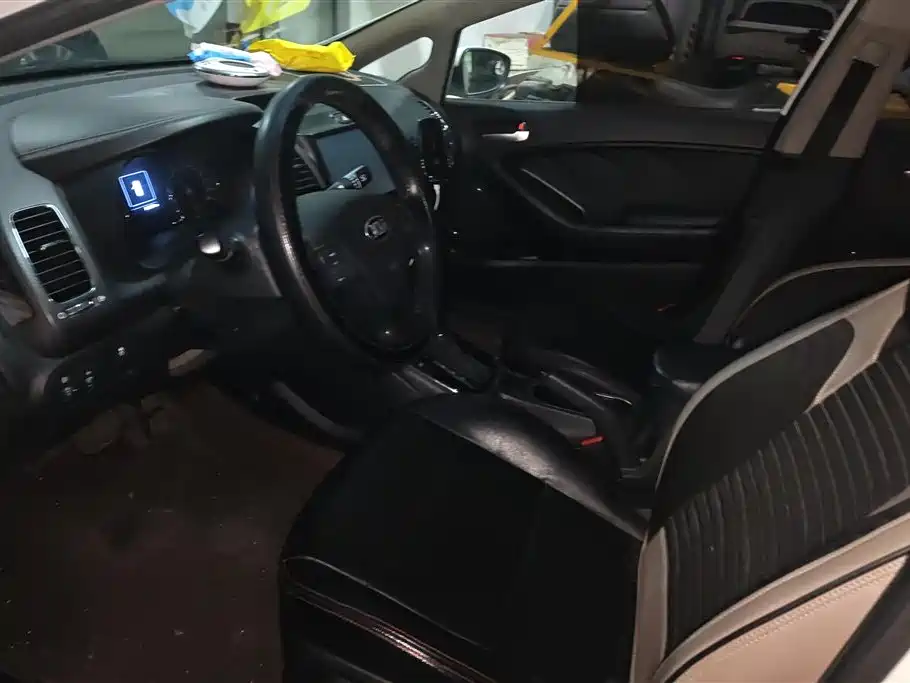 Kia K3 2016 1.6L Automatic GLS фото 9