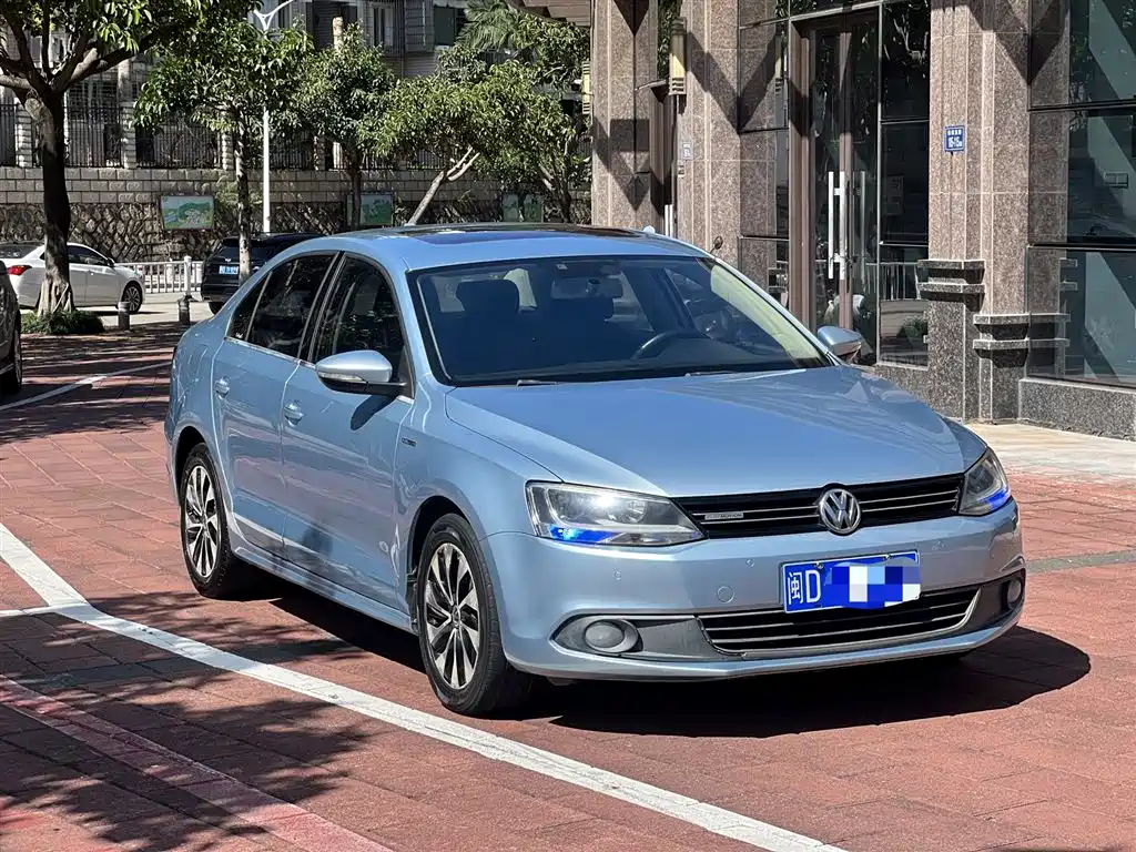 Volkswagen Sagitar 2013 1.4TSI BlueMotion фото 3