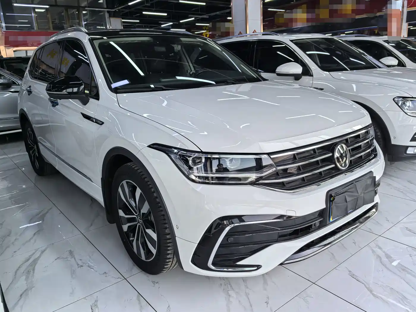 VOLKSWAGEN TIGUAN L