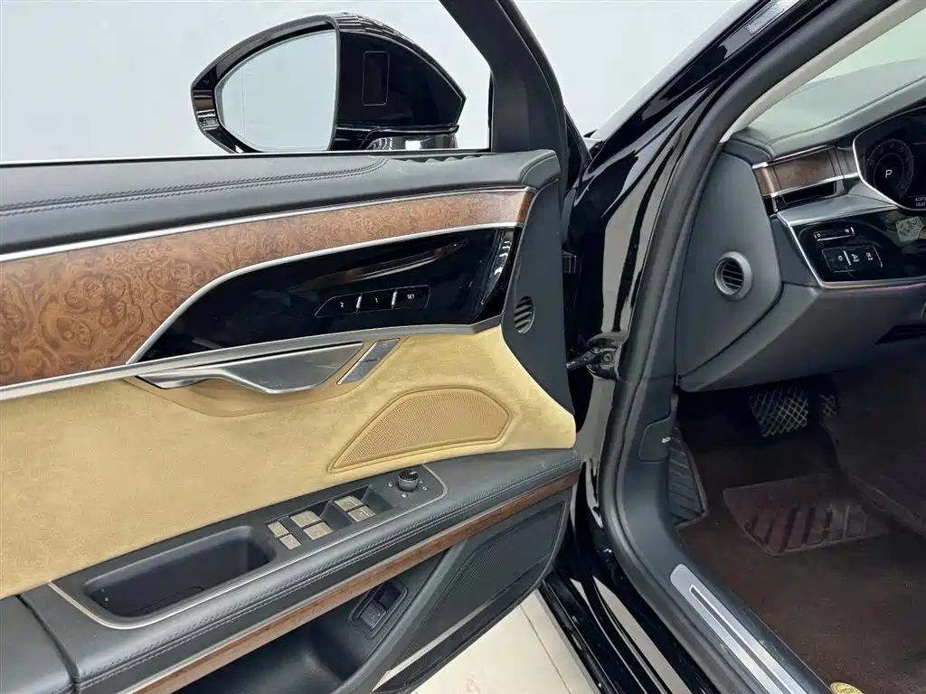 Audi A8 2021 A8L 55 TFSI quattro Luxury фото 7