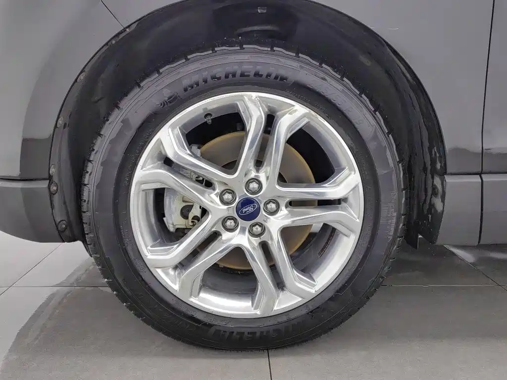 Фото 17 - Ford Edge
