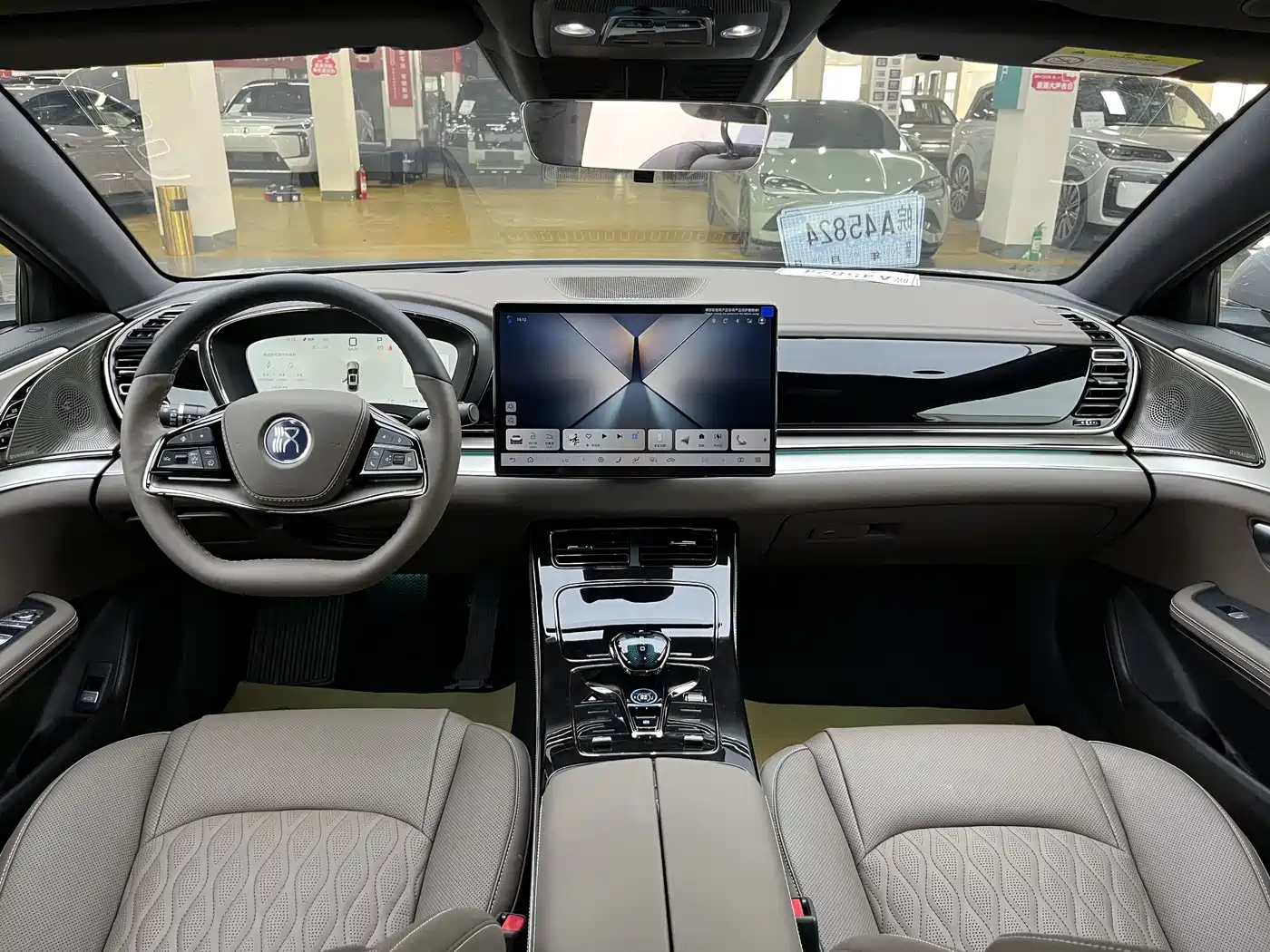 BYD Han 2025 DM-i Smart Driving Edition 125KM Honor фото 6