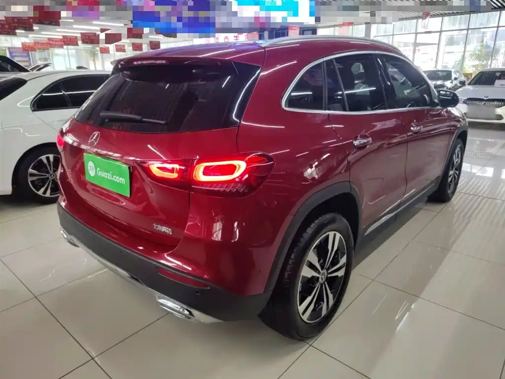 MERCEDES-BENZ GLA