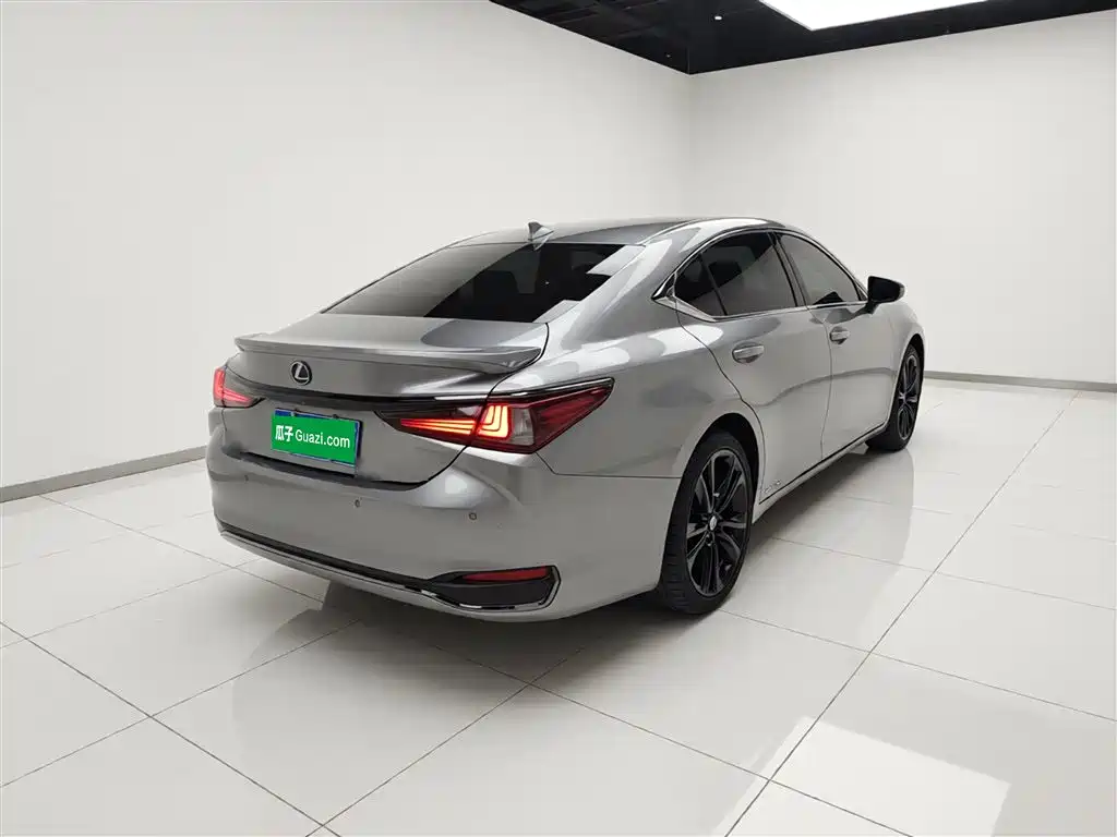 Lexus ES 2021 300h F SPORT фото 7