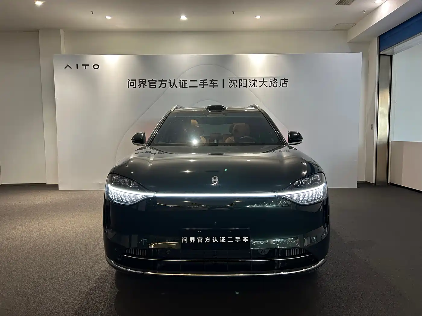 AITO Wenjie AITO M9 2024 Extended Range Max 42kWh 5-seater фото 2