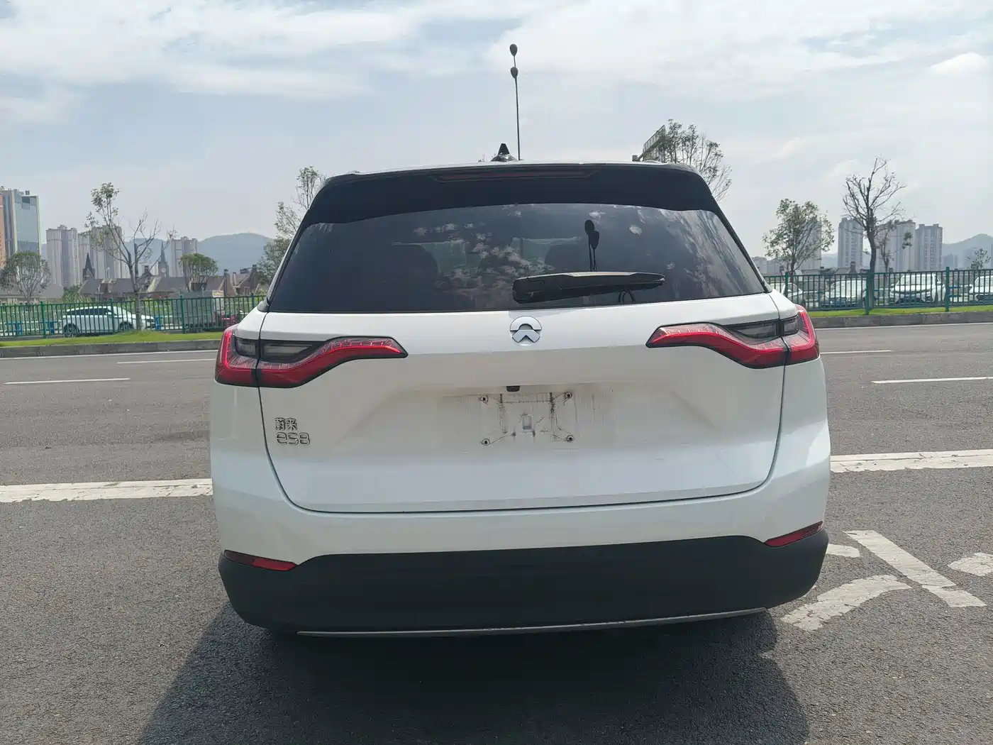 NIO ES8 2019 2018 355KM Base Model 7-Seater Version