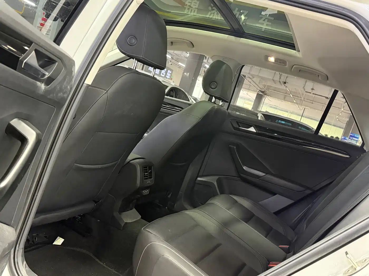 VOLKSWAGEN T ROC EXPLORING SONGS