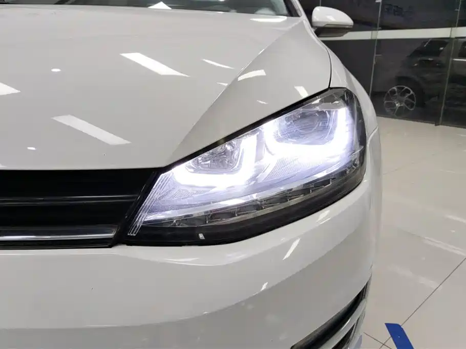 Volkswagen Golf 2014 1.6L Automatic Comfort фото 5