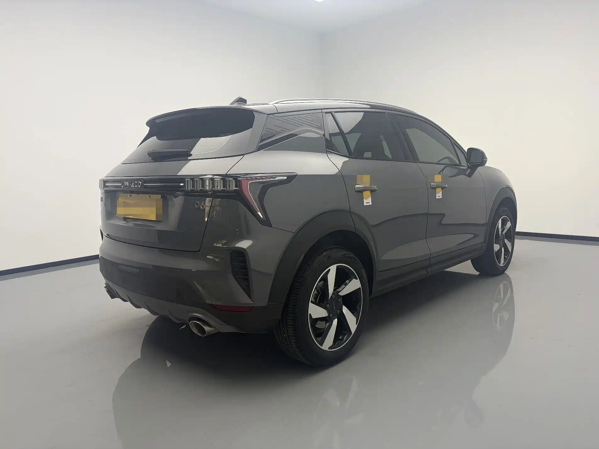 Фото 4 - Lynk & Co 06