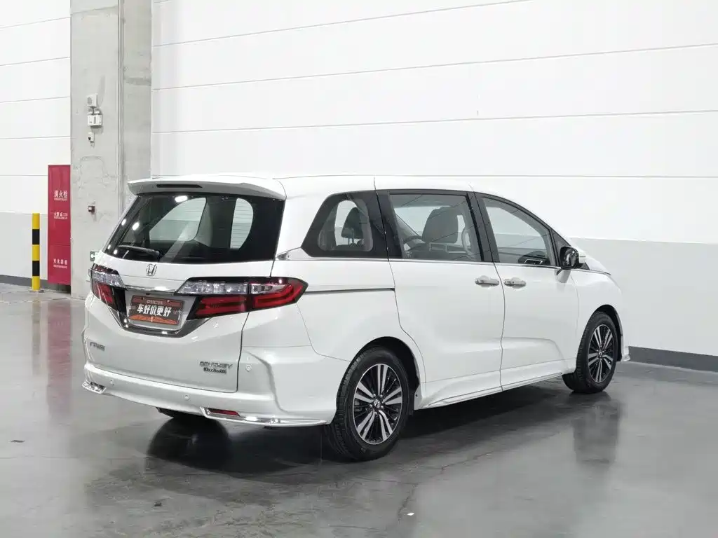 Фото 2 - Honda Odyssey