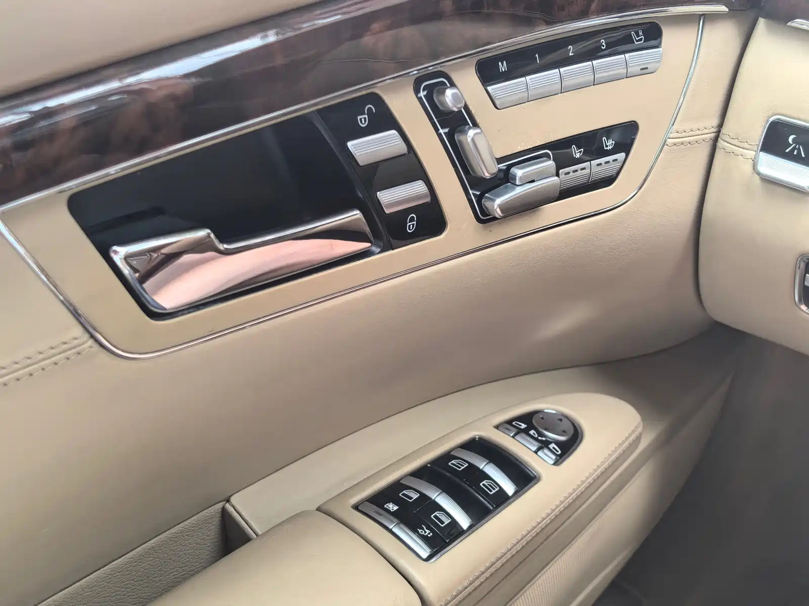 صورة 3 - Mercedes-Benz S-Class