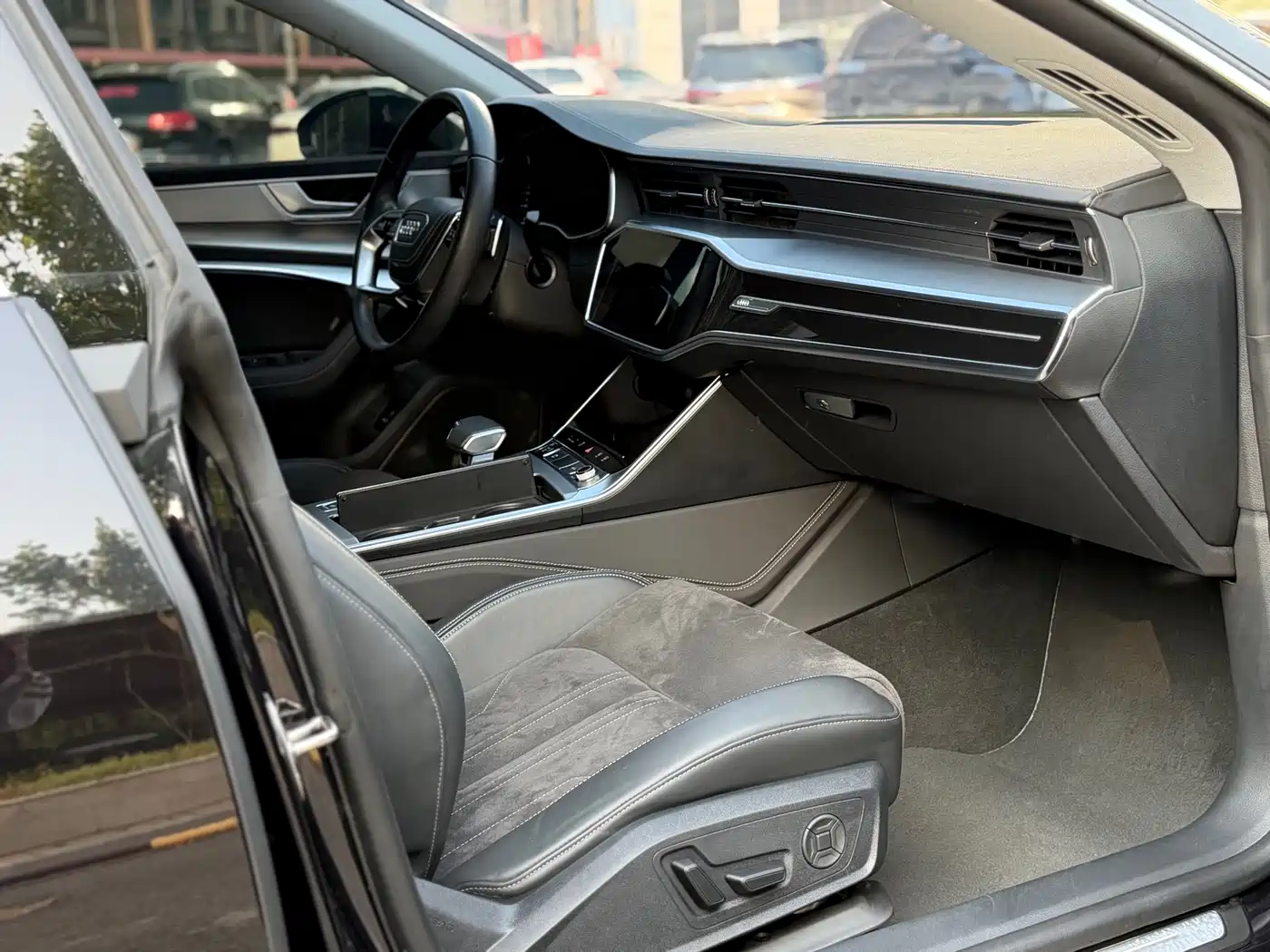 Audi A7L 2024 45 TFSI Luxury фото 8