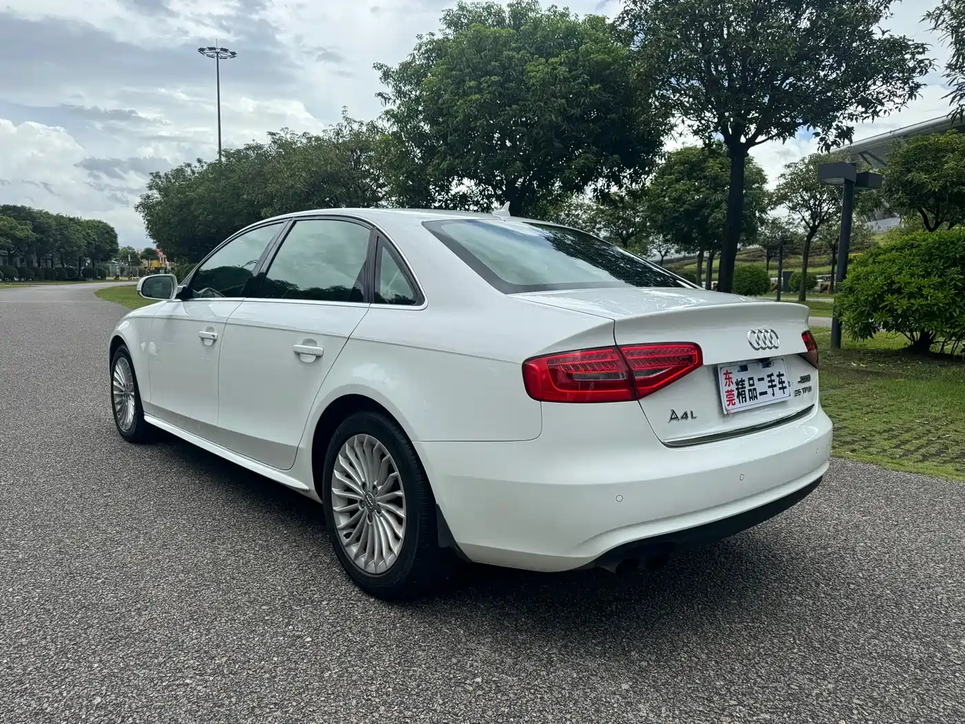 Photo 6 - Audi A4L