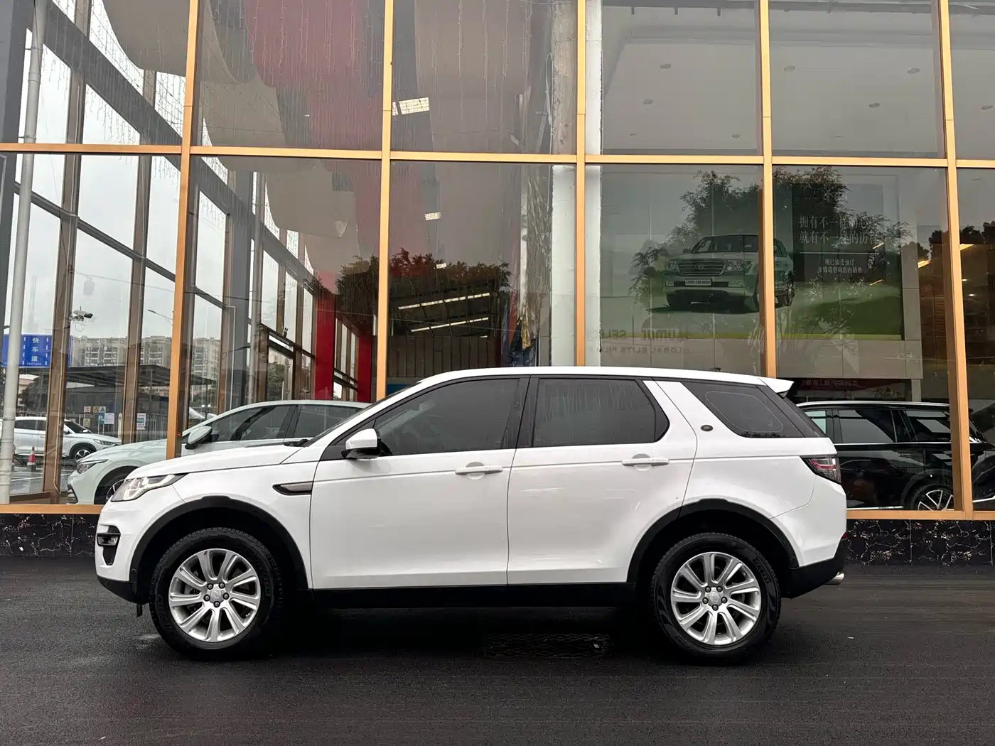 Land Rover Discovery Sport 2019 240PS SE Edition China V фото 7