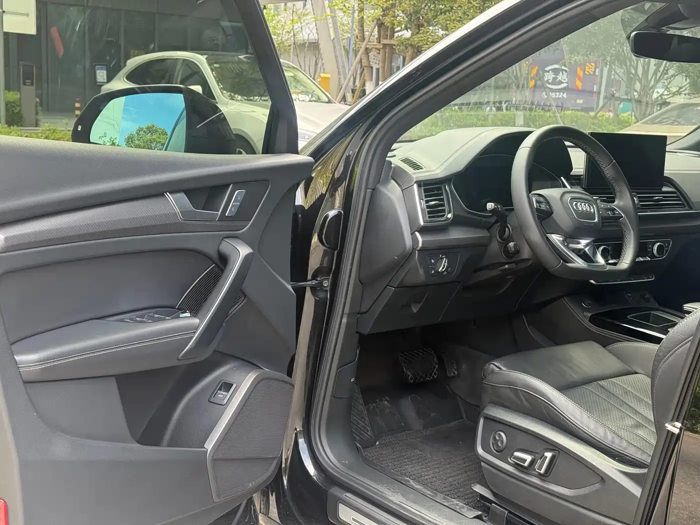 Audi Q5L 2023 40T Luxury Dynamic фото 5