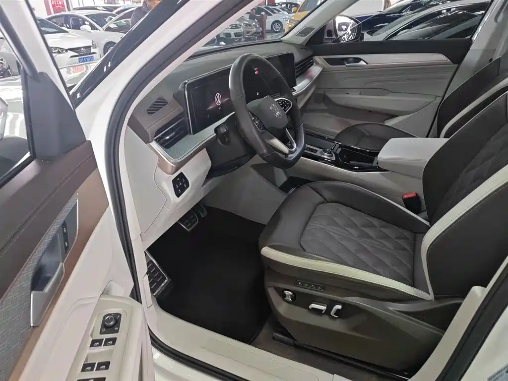 Volkswagen Talagon 2023 380TSI 4WD R-Line Launch Edition фото 13