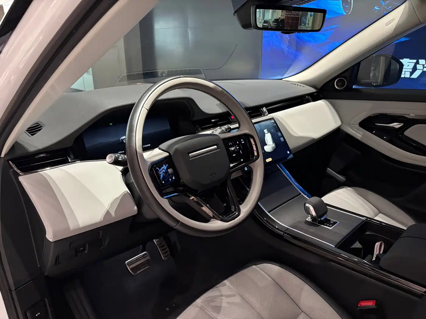 Land Rover Range Rover Evoque 2024 Range Rover Evoque L 249PS Light Master Edition фото 7