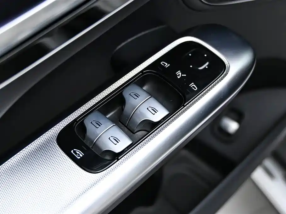 Mercedes-Benz GLC 2024 GLC 260 L 4MATIC Luxury 5-seater фото 22