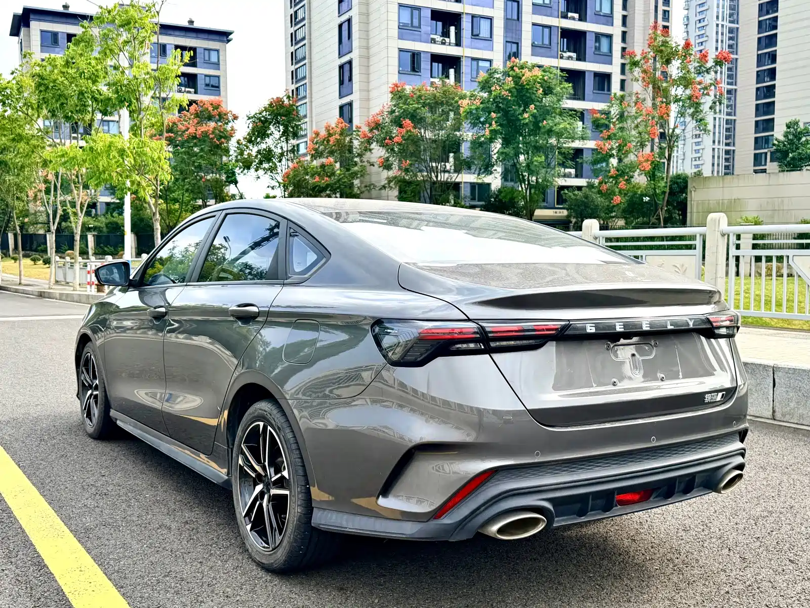 Фото 8 - Geely Binrui