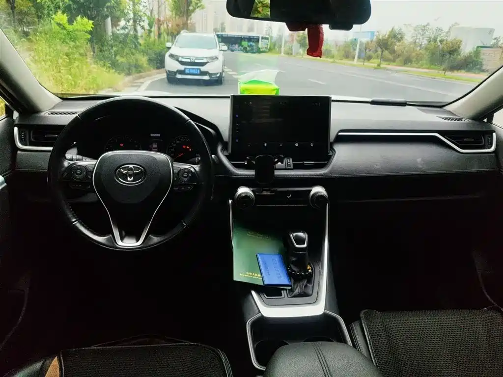 Toyota Wildlander 2022 2.0L CVT FWD Luxury Edition фото 13