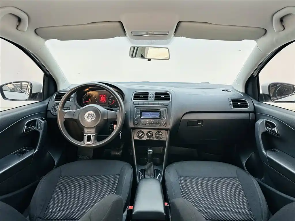 Volkswagen Polo 2013 1.6L Automatic Comfort Edition фото 15