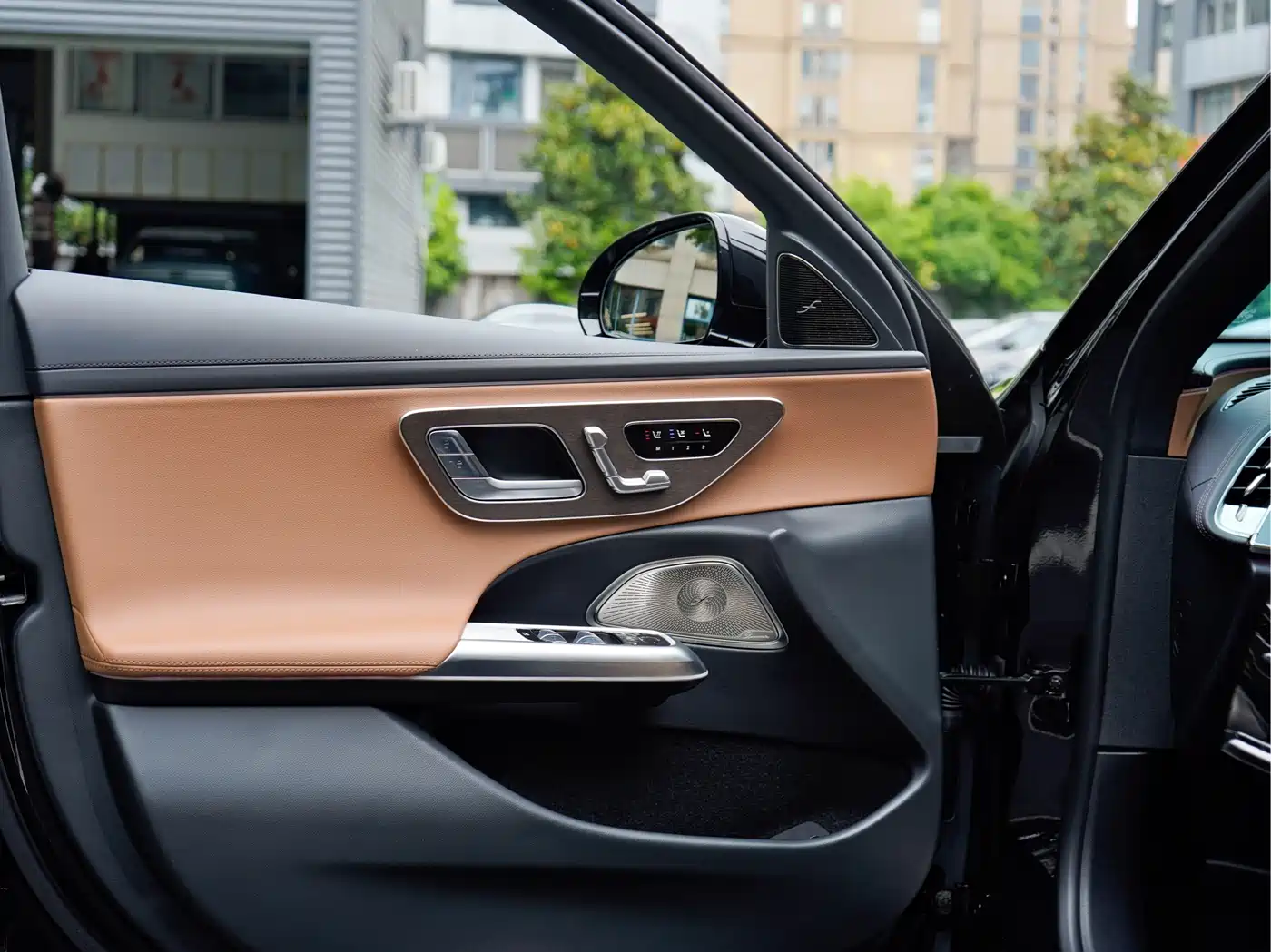 Mercedes-Benz E-Class 2024 Model E 300 L Luxury фото 19