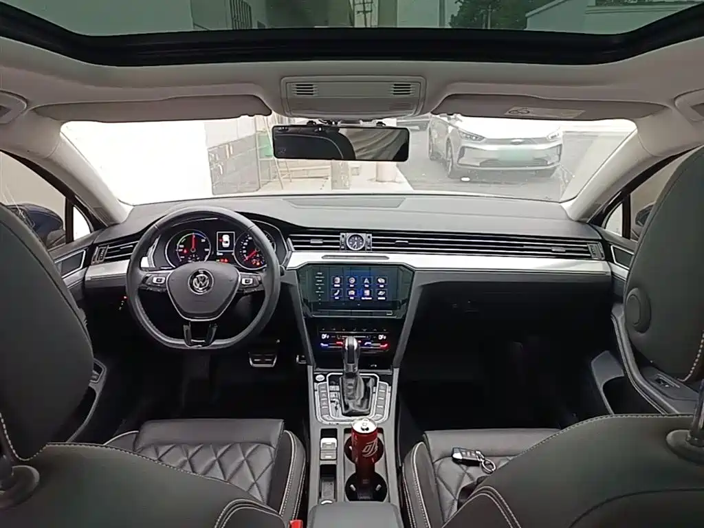 VOLKSWAGEN MAGOTAN GTE PLUG-IN HYBRID