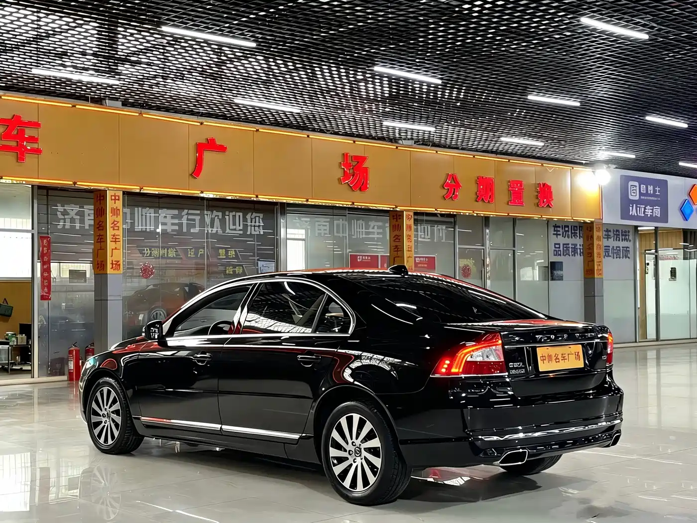 Volvo S80L 2015 2.0T T5 Inscription Edition фото 6