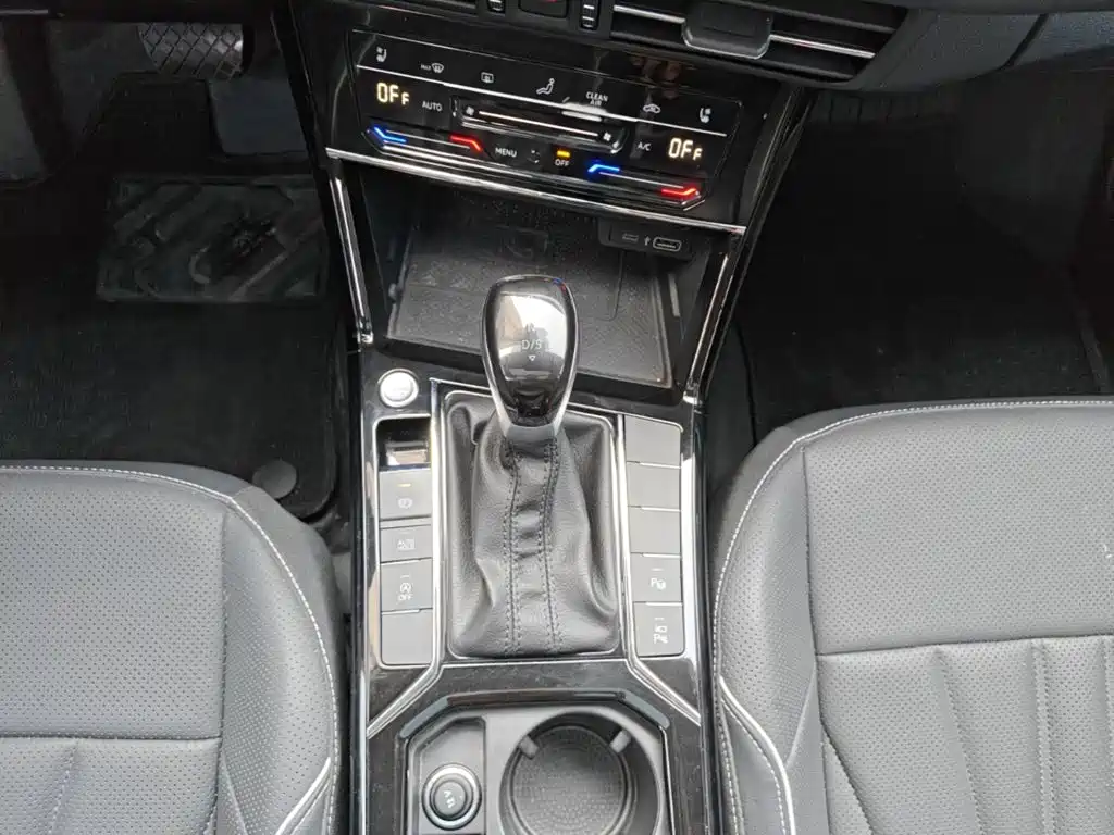 Photo 14 - Volkswagen Passat