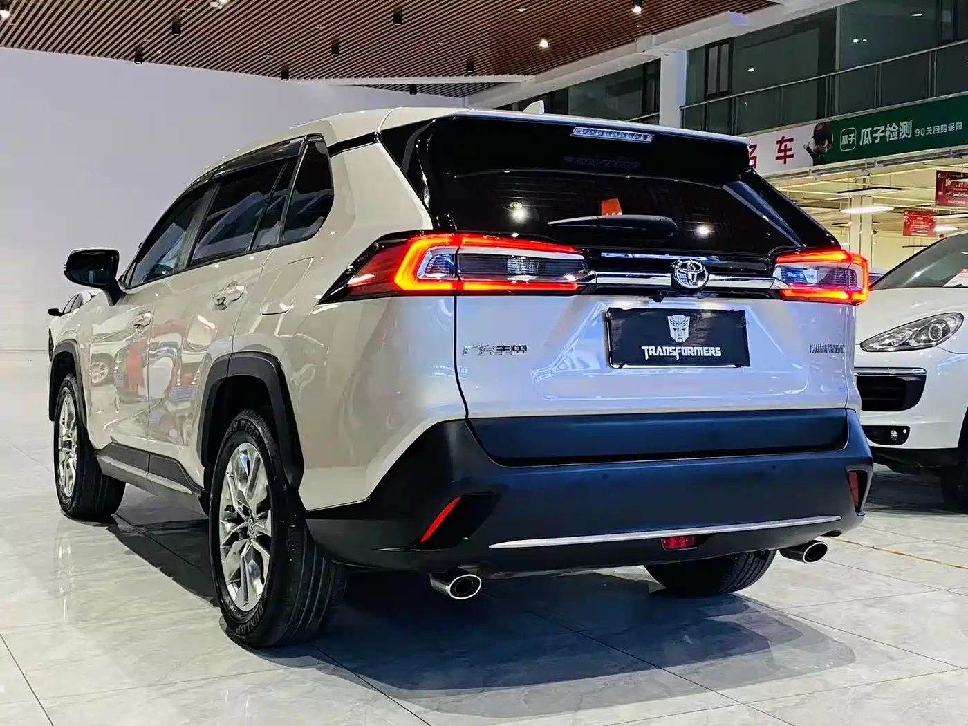 Toyota Wildlander 2021 2.0L CVT 2WD Luxury Edition фото 4