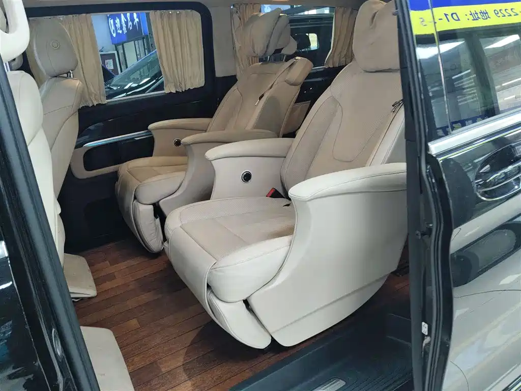 Mercedes-Benz V-Class 2018 V 260 L Premium Long Wheelbase Edition China VI фото 17