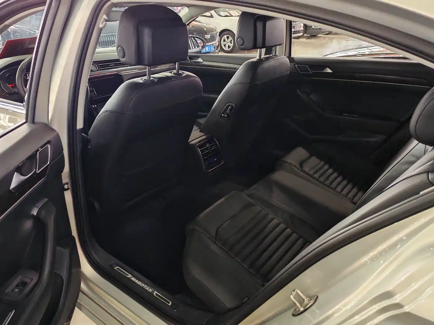 Volkswagen Magotan 2019 330TSI DSG Luxury Class China VI фото 9