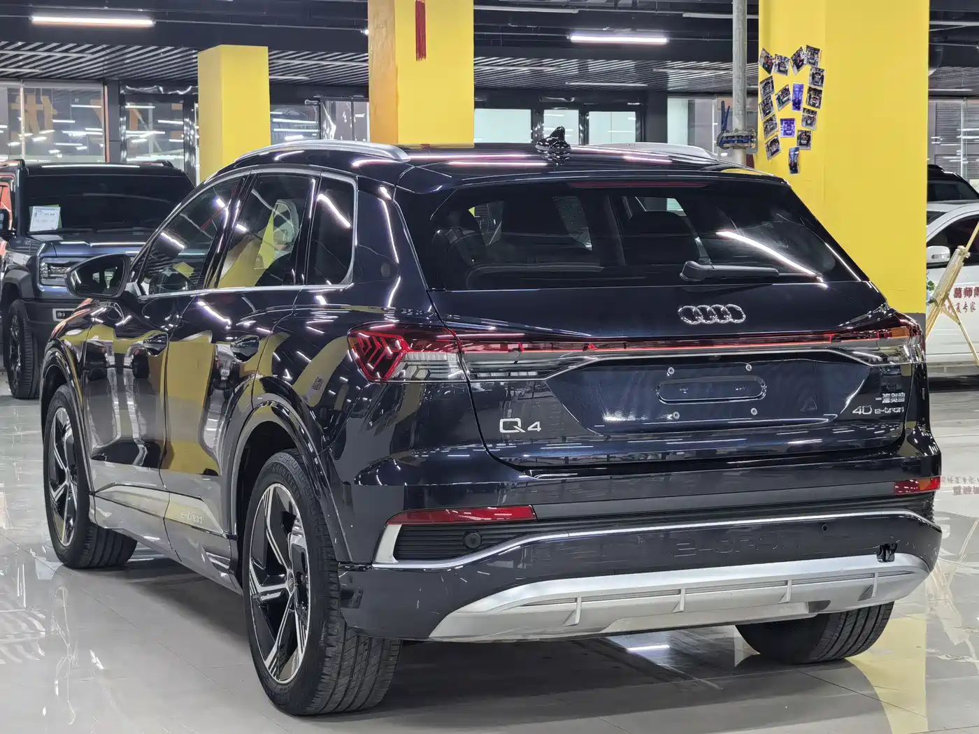 AUDI Q4 E TRON