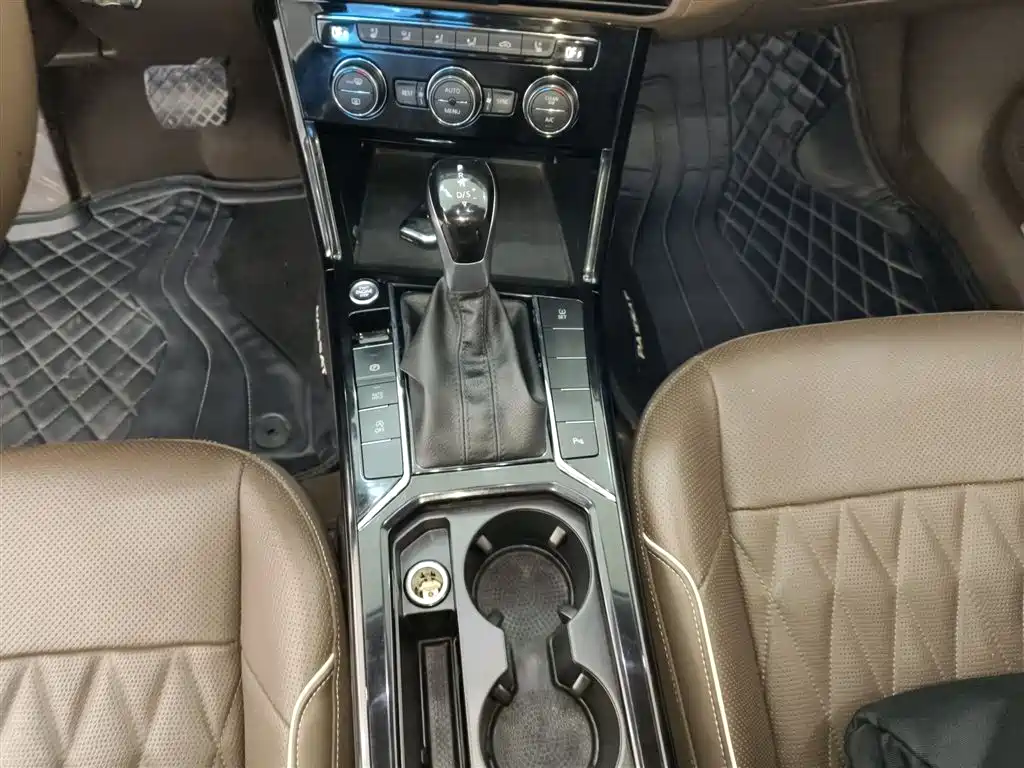 Volkswagen Passat 2019 330TSI Luxury Edition China VI фото 10