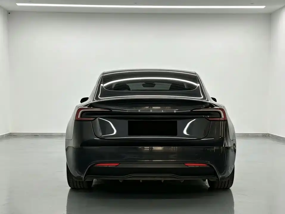 Фото 8 - Tesla Model 3