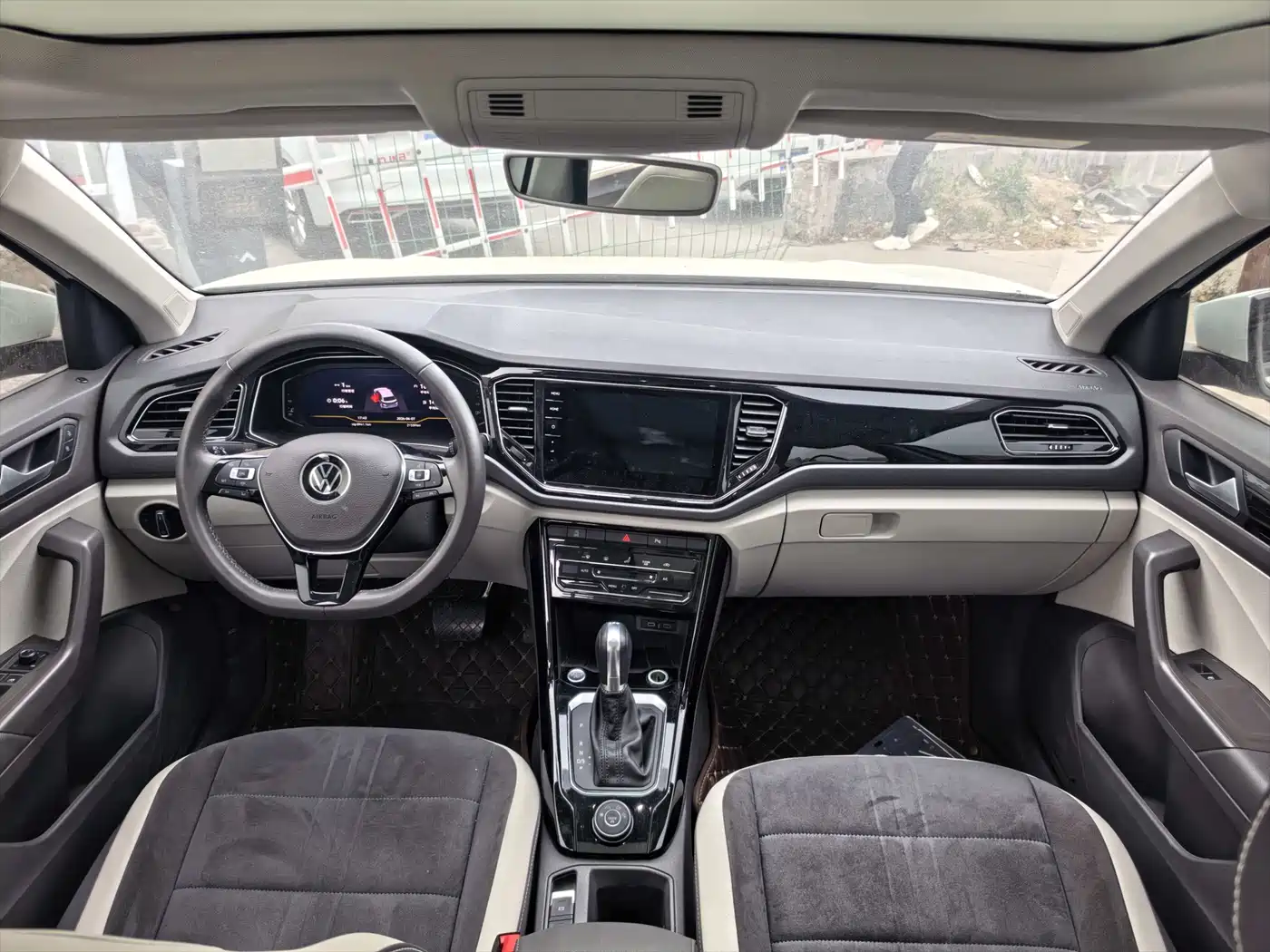 VOLKSWAGEN T ROC EXPLORING SONGS