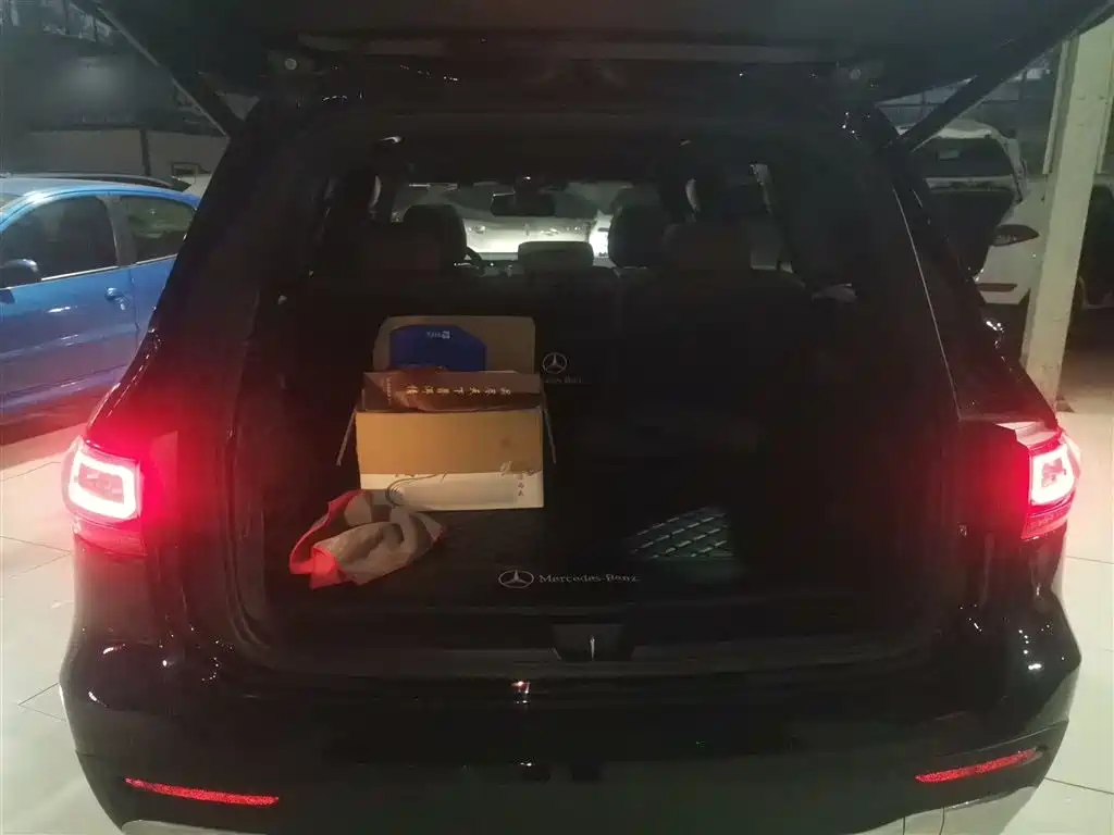 MERCEDES-BENZ GLB