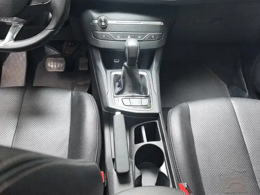 Peugeot 308S 2015 1.2T Auto Dynamic Edition фото 16