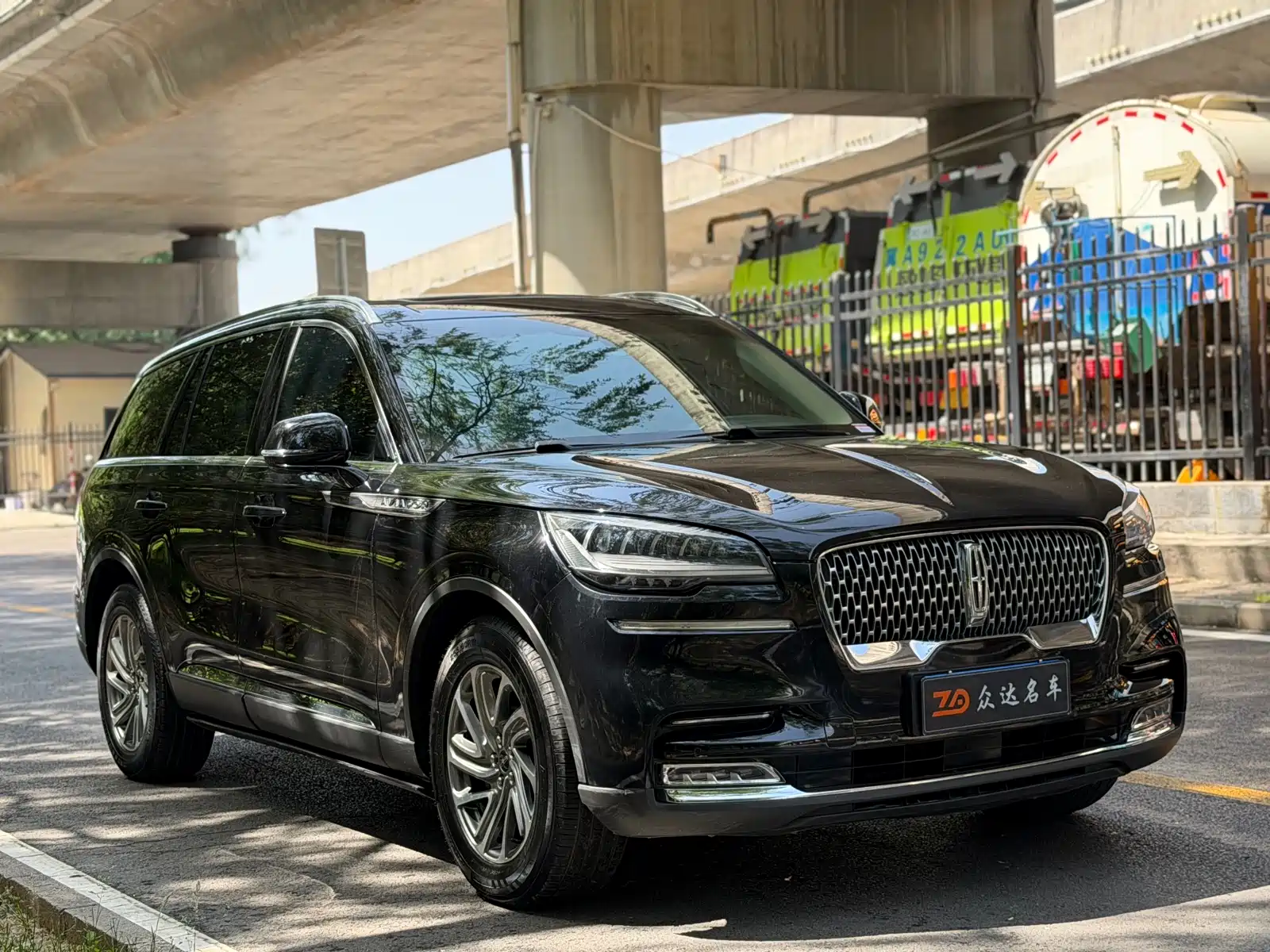 Фото 3 - Lincoln Aviator