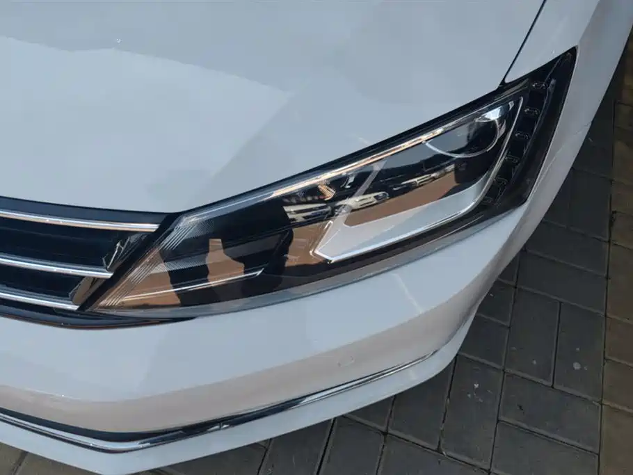 Volkswagen Sagitar 2017 230TSI Automatic Luxury фото 5