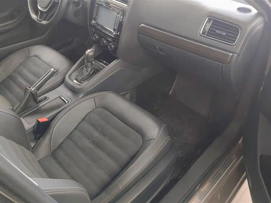 Volkswagen Sagitar 2015 230TSI Automatic Luxury фото 8