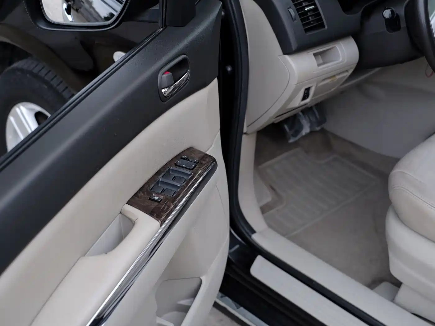 Mazda 8 2012 2011 Model 2.3L Premium Edition