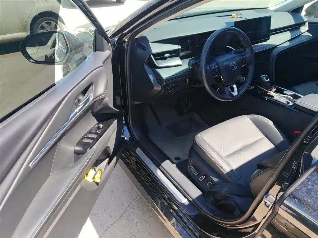 Toyota Camry 2024 Hybrid 2.0HGVP Luxury Edition фото 13