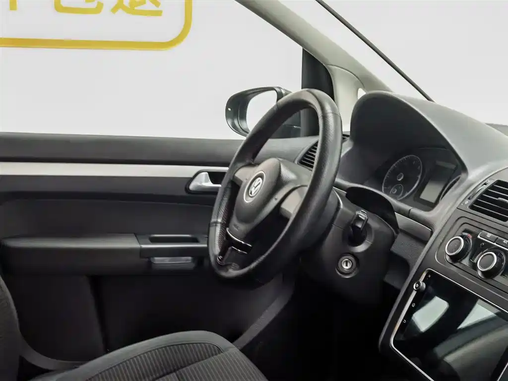 Volkswagen Touran 2015 1.4T Manual Trend Edition 5-seater фото 22