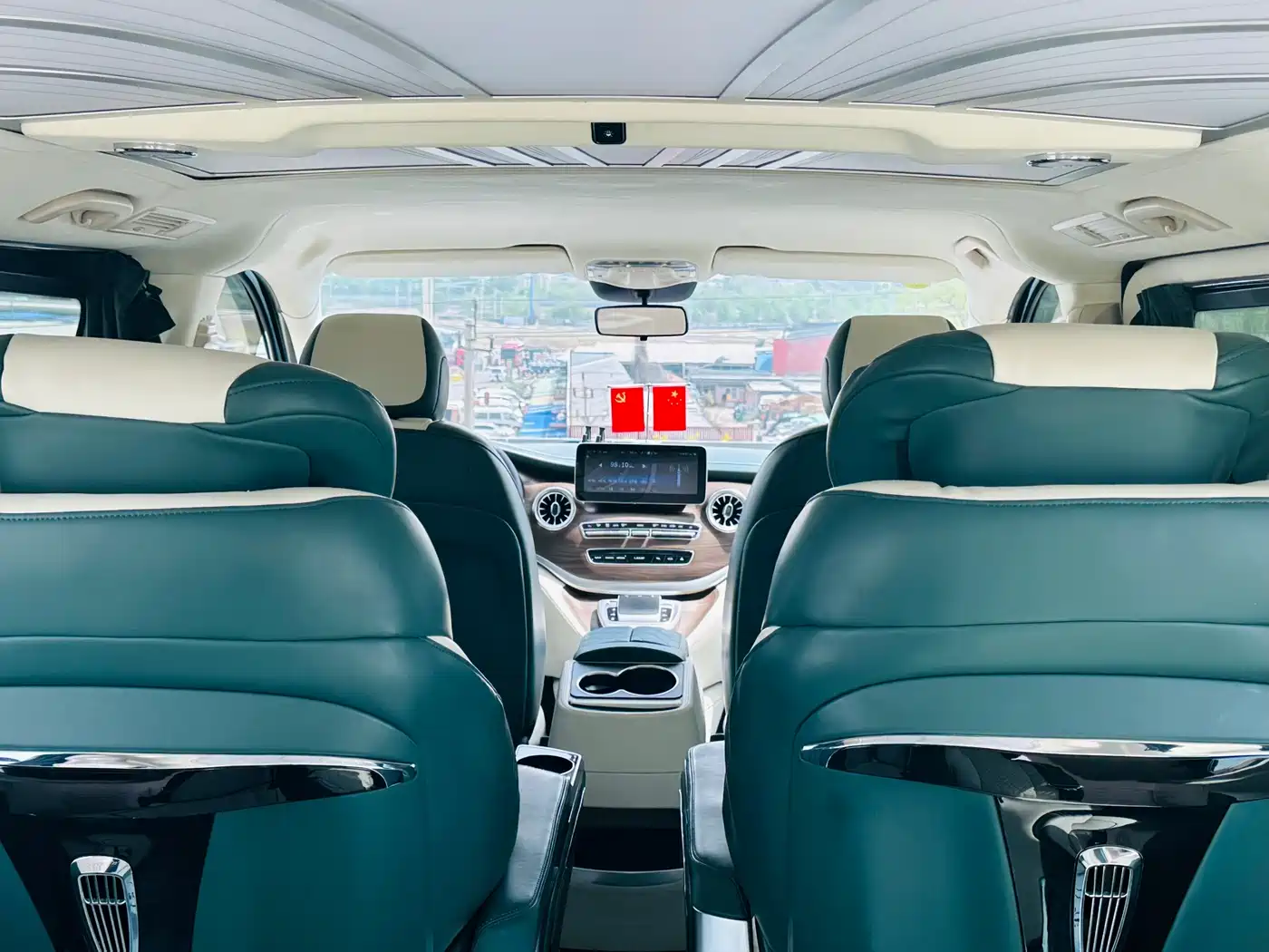 Mercedes-Benz Vito 2023 2.0T Elite 7-Seater фото 36